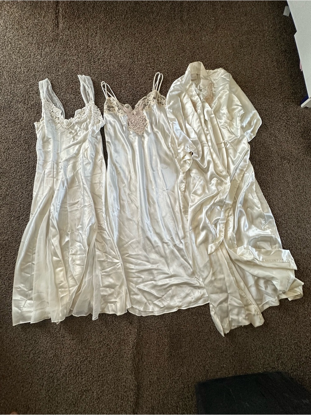 Vintage. Beautiful 3-piece bridal nightgown set from the 90s. - Picture 12 of 14